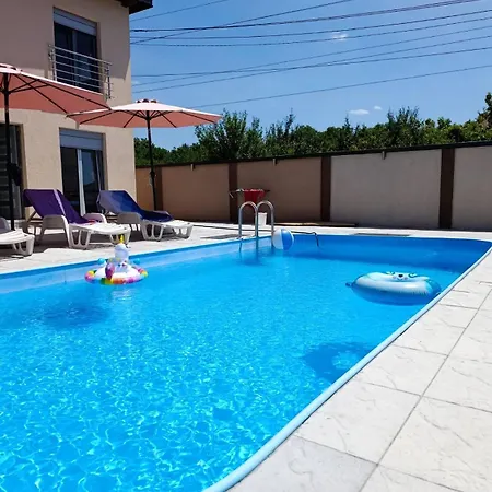 Andjela Lux * Bělehrad