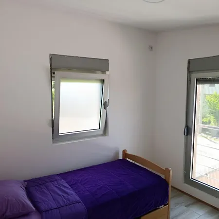 Andjela Lux * Bělehrad