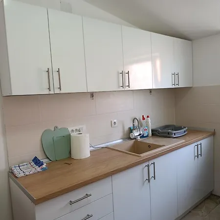 Andjela Lux Bělehrad