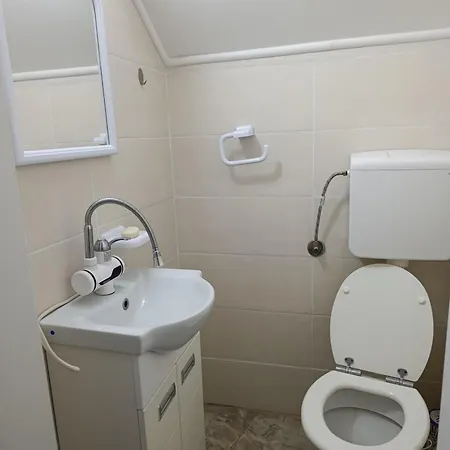 Andjela Lux * Bělehrad